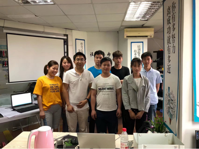 蓝天设计学院5月份开班合影